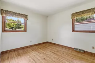 605 E Laverne Dr, Oak Creek, WI 53154 - Photo 17