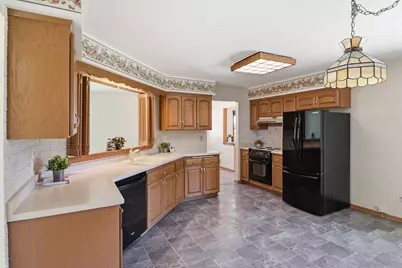 605 E Laverne Dr, Oak Creek, WI 53154 - Photo 11