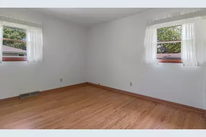 605 E Laverne Dr, Oak Creek, WI 53154 - Photo 19
