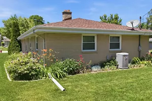 605 E Laverne Dr, Oak Creek, WI 53154 - Photo 41