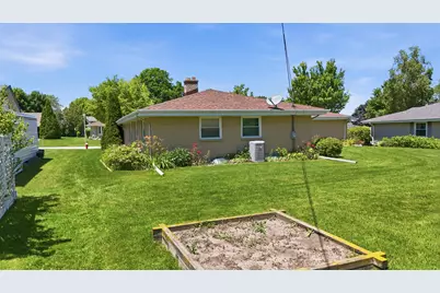 605 E Laverne Dr, Oak Creek, WI 53154 - Photo 37