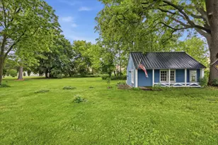 187 W Oak Grove St, Juneau, WI 53039 - Photo 25