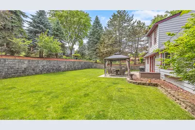 715  Hawthorn Dr, West Bend, WI 53095 - Photo 21