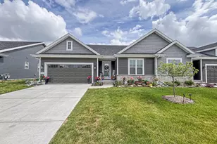 957 Elderberry Rd, Oconomowoc, WI 53066 - Photo 1