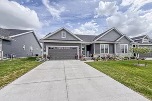 957 Elderberry Rd, Oconomowoc, WI 53066 - Photo 3