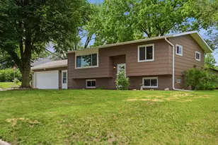 1610 Cliffview Dr, Holmen, WI 54636 - Photo 1