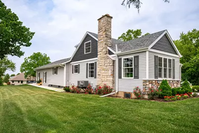 2126 N Emmertsen Rd, Racine, WI 53406 - Photo 5