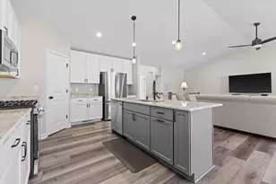 9154 Creekside Cir, Pleasant Prairie, WI 53158 - Photo 13