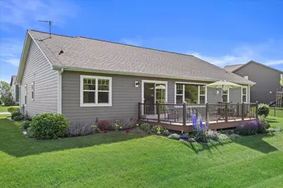 9154  Creekside Cir, Pleasant Prairie, WI 53158 - Photo 45