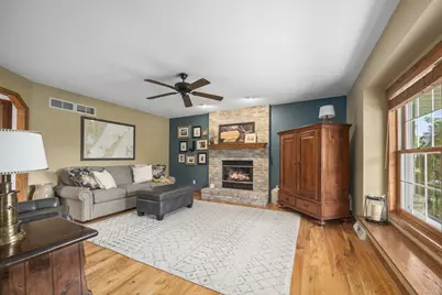 W153N5311  Plaza Dr, Menomonee Falls, WI 53051 - Photo 5