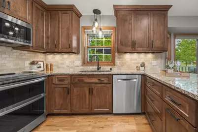 W153N5311  Plaza Dr, Menomonee Falls, WI 53051 - Photo 15