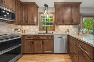 W153N5311 Plaza Dr, Menomonee Falls, WI 53051 - Photo 15