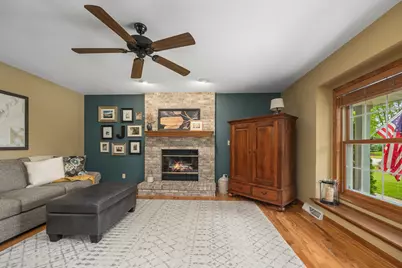 W153N5311  Plaza Dr, Menomonee Falls, WI 53051 - Photo 7