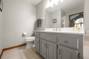 W153N5311 Plaza Dr, Menomonee Falls, WI 53051 - Photo 25