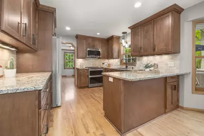 W153N5311  Plaza Dr, Menomonee Falls, WI 53051 - Photo 13