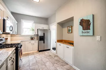 1550 E Irving Pl, Milwaukee, WI 53202 - Photo 9