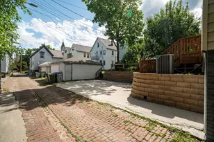 1550 E Irving Pl, Milwaukee, WI 53202 - Photo 19