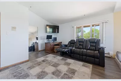 4085 S 84th St #7, Greenfield, WI 53228 - Photo 3