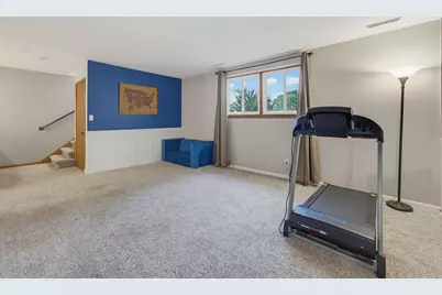 12405 W Crawford Ave, New Berlin, WI 53151 - Photo 17