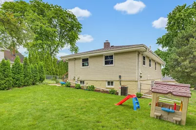 12405 W Crawford Ave, New Berlin, WI 53151 - Photo 23