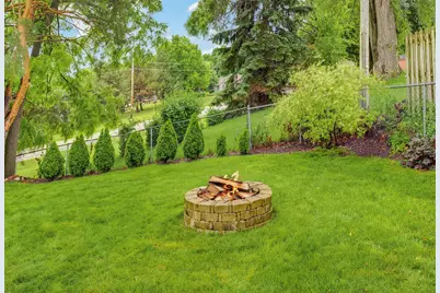 12405 W Crawford Ave, New Berlin, WI 53151 - Photo 21
