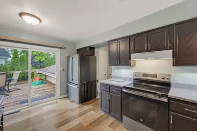 12405 W Crawford Ave, New Berlin, WI 53151 - Photo 9