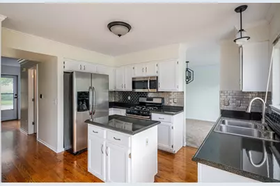 10212  64th St, Kenosha, WI 53142 - Photo 11