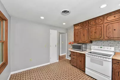 457 W 5th St, Oconomowoc, WI 53066 - Photo 9