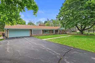 7300 S 92nd St, Franklin, WI 53132 - Photo 25
