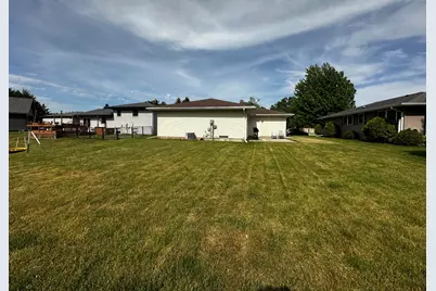 2722 N Taylor Dr, Sheboygan, WI 53083 - Photo 23