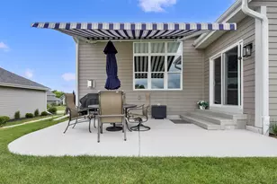 S54W25469 Pebble Brook Ct, Waukesha, WI 53189 - Photo 33
