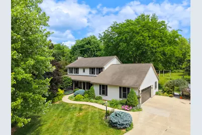 952  Greenway Ter, Hartland, WI 53029 - Photo 1