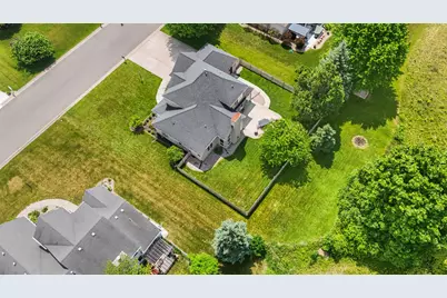 3950  Royal Oaks Dr, Racine, WI 53406 - Photo 27
