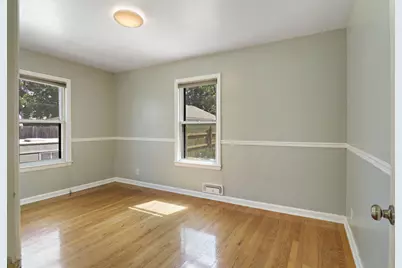 915  Indiana St, Racine, WI 53405 - Photo 13