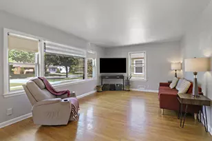 915 Indiana St, Racine, WI 53405 - Photo 5