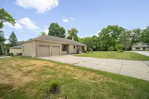 1260 Edwards St, Brookfield, WI 53005 - Photo 25