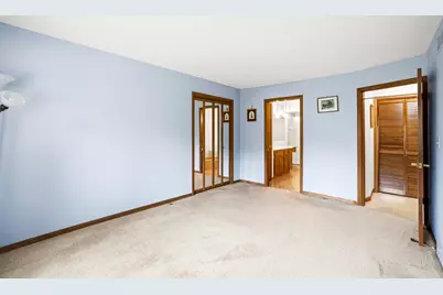 5413  Somerset Ln, Greenfield, WI 53221 - Photo 17