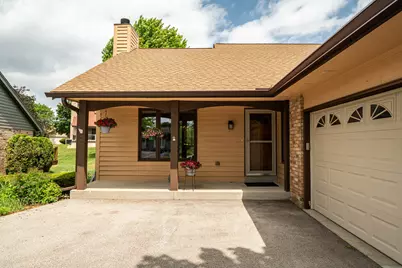 5413  Somerset Ln, Greenfield, WI 53221 - Photo 3