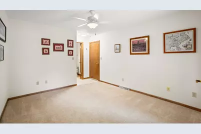 5413  Somerset Ln, Greenfield, WI 53221 - Photo 21