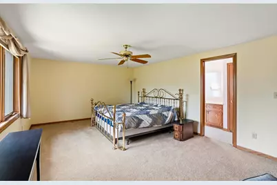 5413  Somerset Ln, Greenfield, WI 53221 - Photo 27