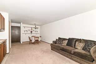 6100 W Stone Hedge Dr, Greenfield, WI 53220 - Photo 3