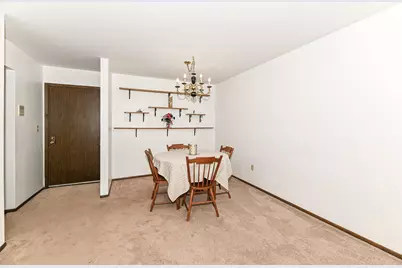 6100 W Stonehedge Dr #167, Greenfield, WI 53220 - Photo 5