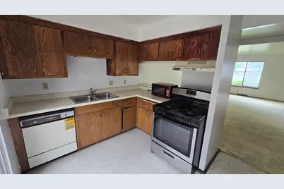 7801 N 60th St #E, Milwaukee, WI 53223 - Photo 5