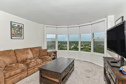 2525 S Shore Dr #15B, Milwaukee, WI 53207 - Photo 7