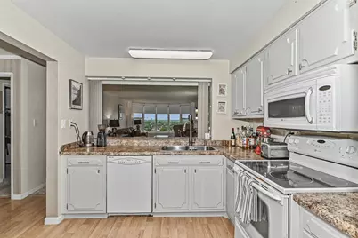 2525 S Shore Dr #15B, Milwaukee, WI 53207 - Photo 13