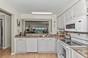2525 S Shore Dr, Milwaukee, WI 53207 - Photo 13