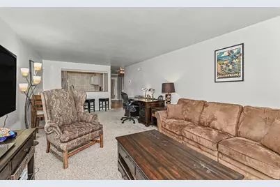 2525 S Shore Dr #15B, Milwaukee, WI 53207 - Photo 9