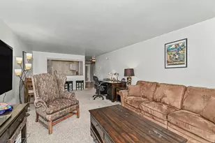 2525 S Shore Dr, Milwaukee, WI 53207 - Photo 9