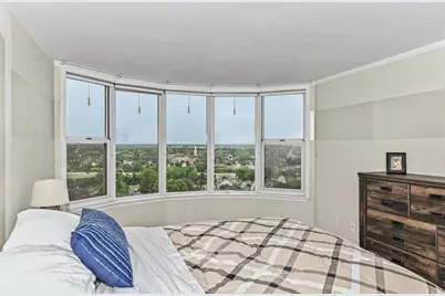 2525 S Shore Dr #15B, Milwaukee, WI 53207 - Photo 17