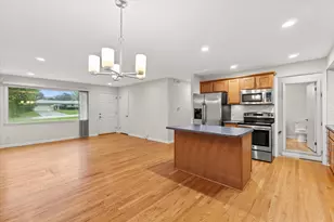 5314 W Calumet Rd, Milwaukee, WI 53223 - Photo 5